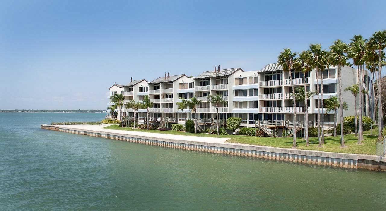 ISLA KEY CONDO - Residential