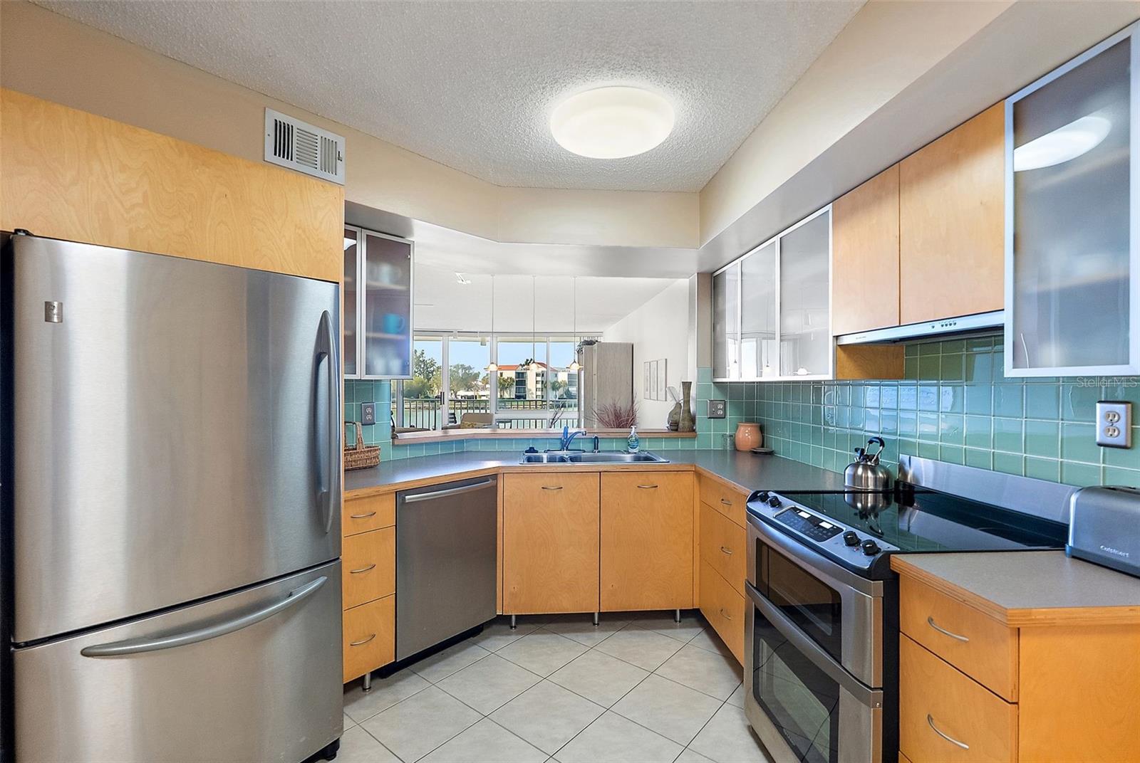 ISLA KEY CONDO - Residential