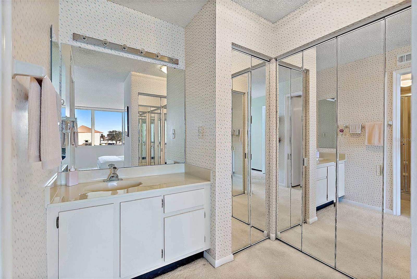 ISLA KEY CONDO - Residential