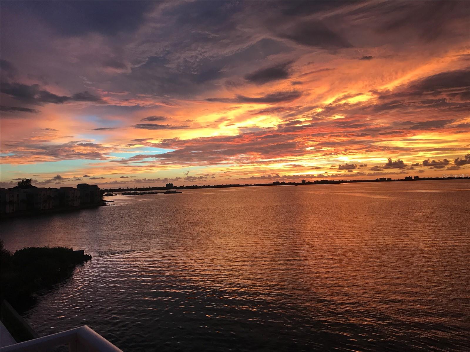 ISLA KEY CONDO - Residential