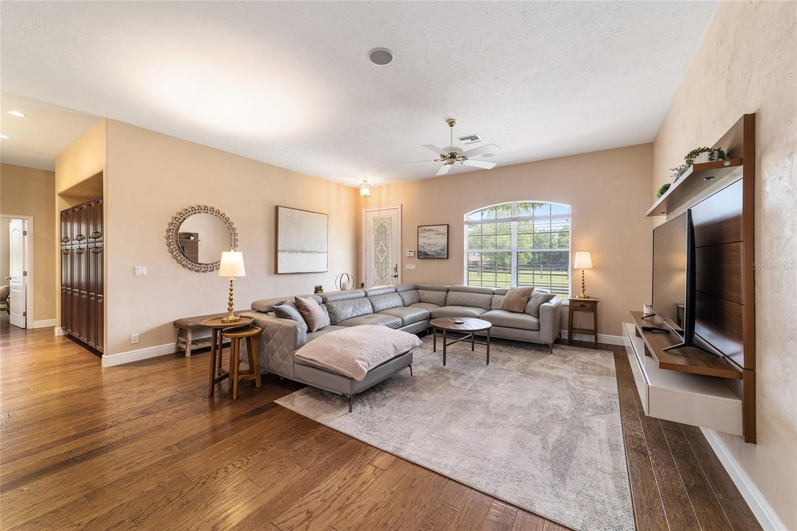 EQUESTRIAN OAKS - Farm