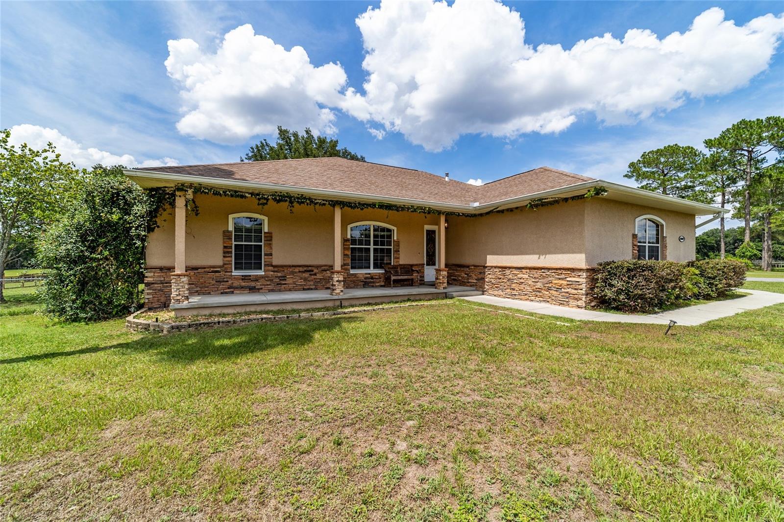 EQUESTRIAN OAKS - Farm