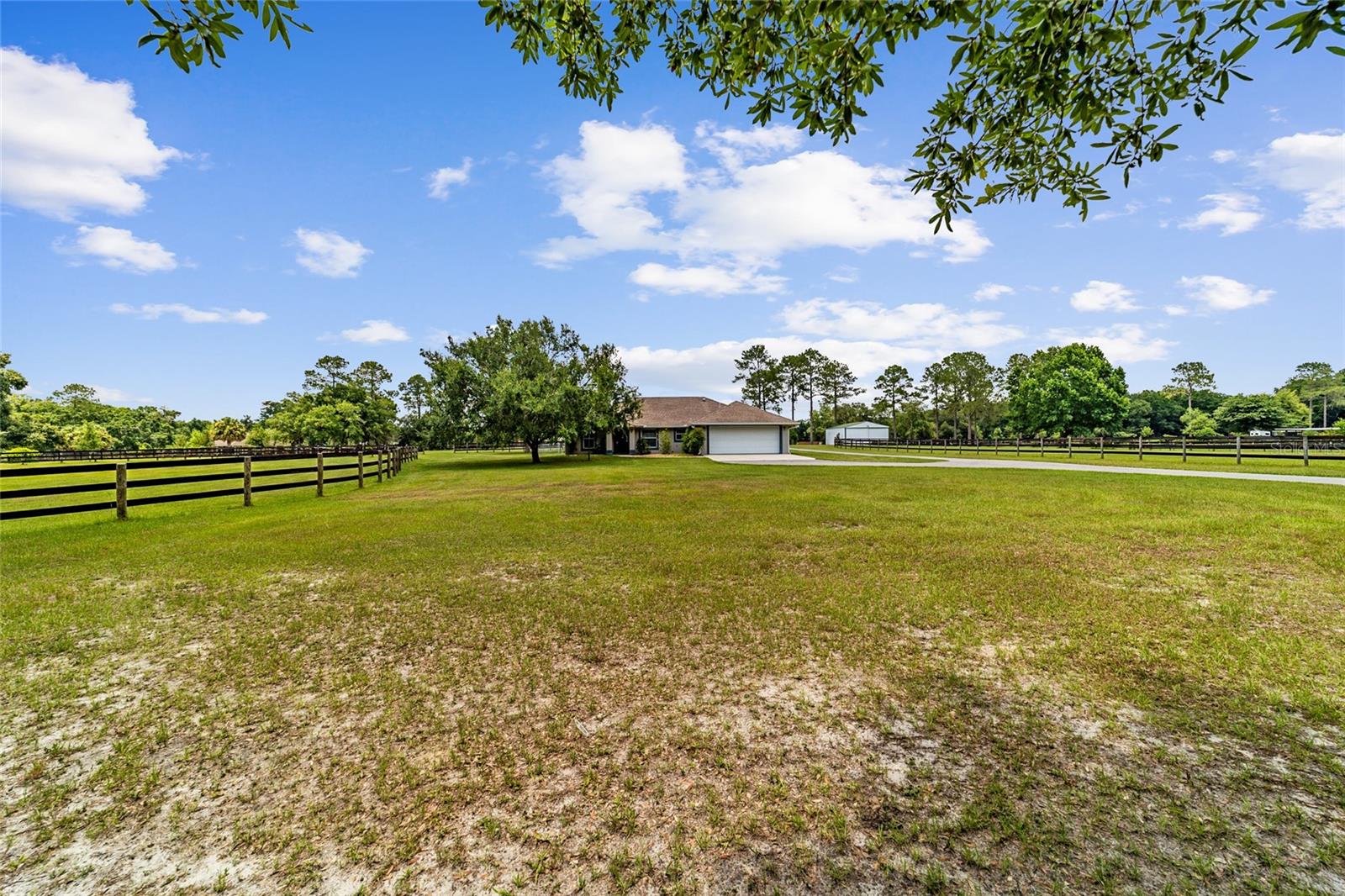 EQUESTRIAN OAKS - Farm