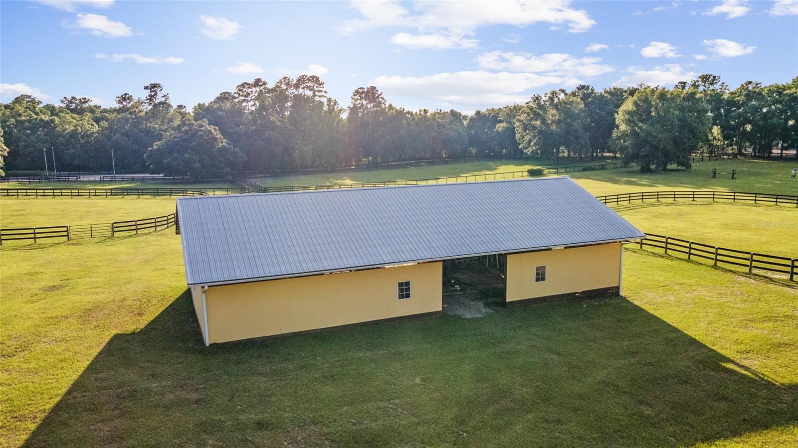 EQUESTRIAN OAKS - Farm