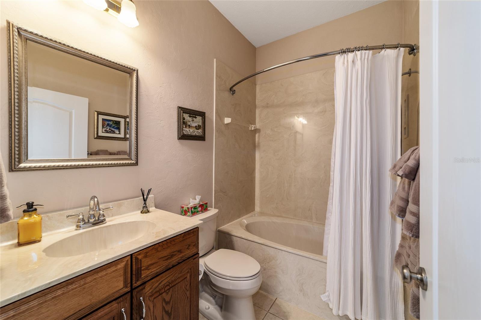 EQUESTRIAN OAKS - Farm