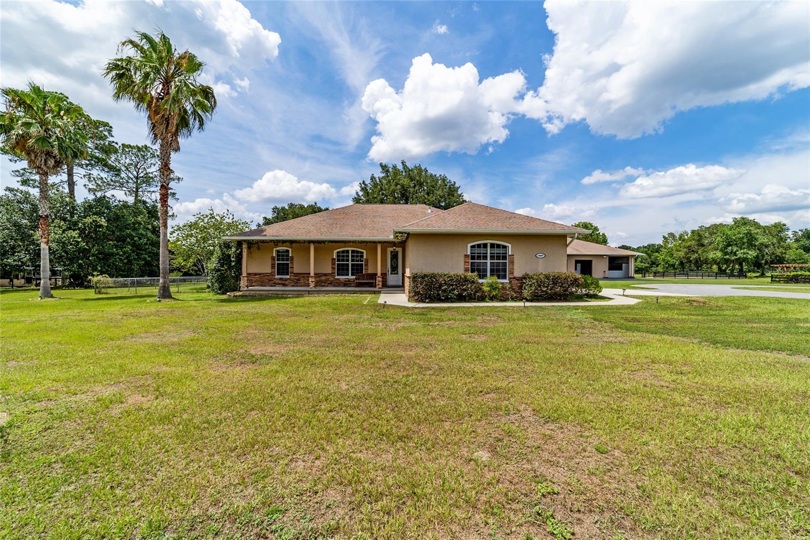 EQUESTRIAN OAKS - Farm