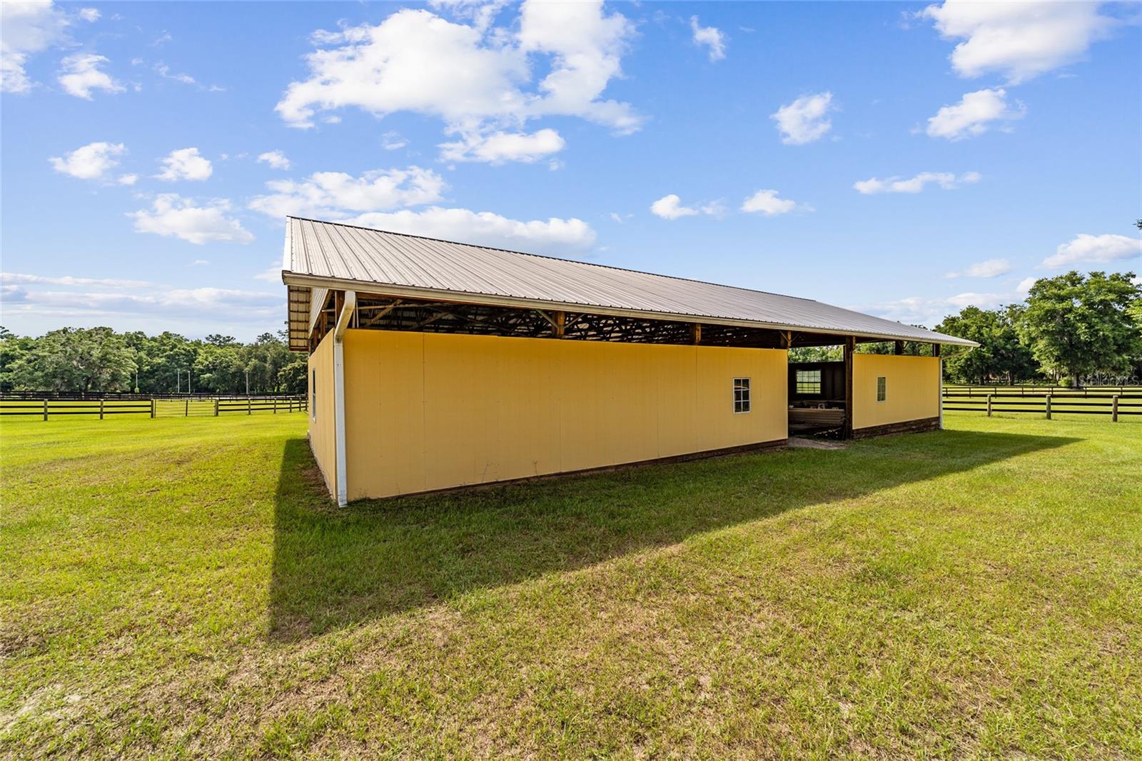 EQUESTRIAN OAKS - Farm