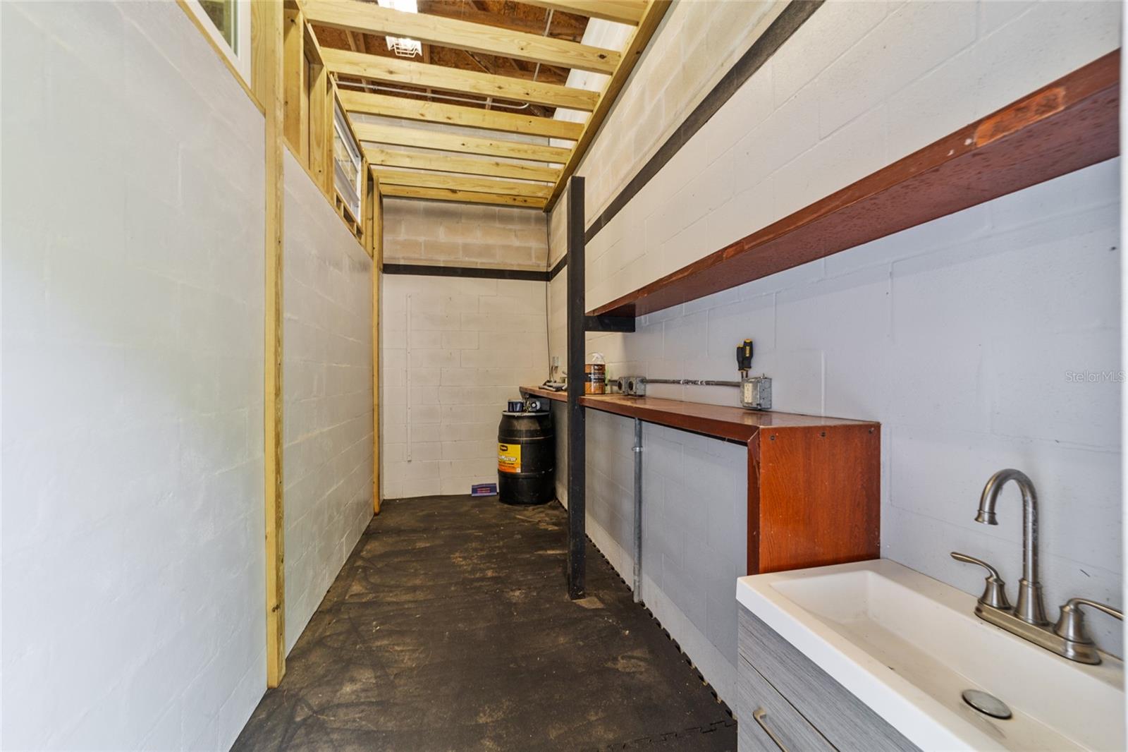 EQUESTRIAN OAKS - Farm