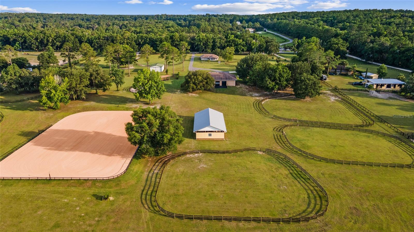 EQUESTRIAN OAKS - Farm