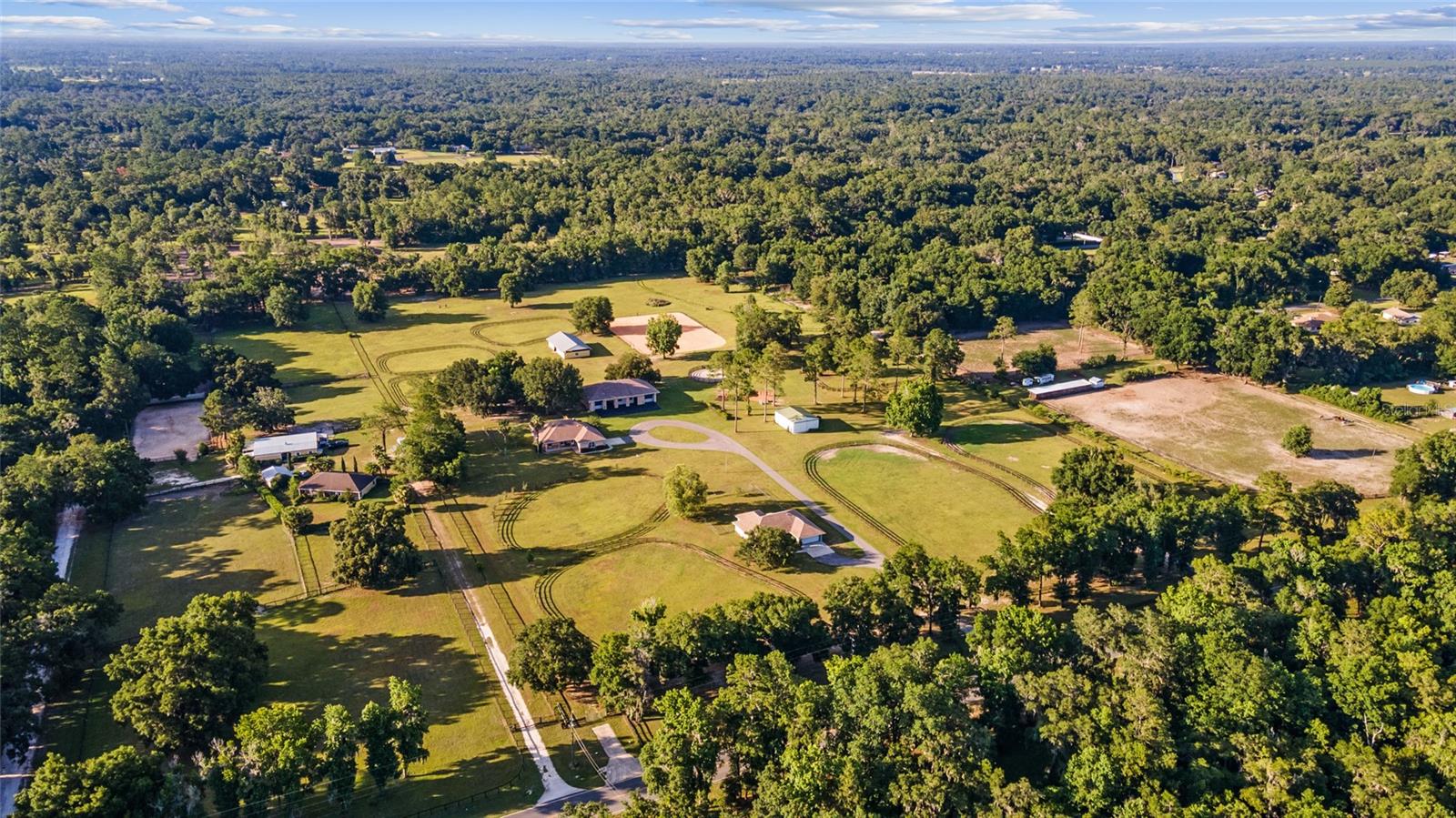 EQUESTRIAN OAKS - Farm