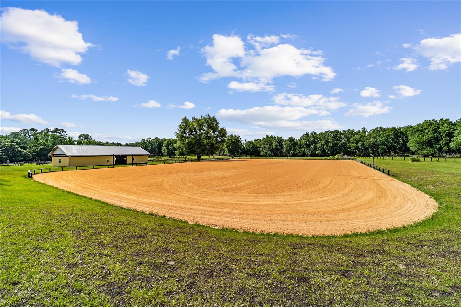 EQUESTRIAN OAKS - Farm