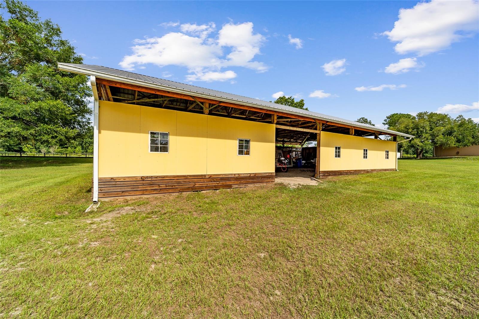 EQUESTRIAN OAKS - Farm