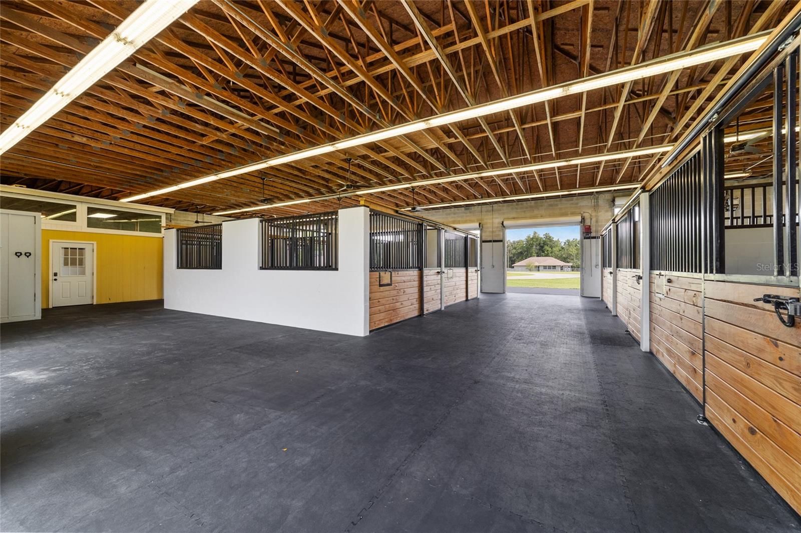 EQUESTRIAN OAKS - Farm