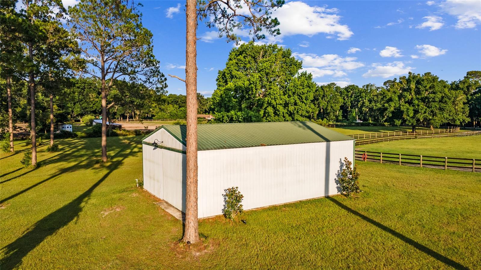 EQUESTRIAN OAKS - Farm