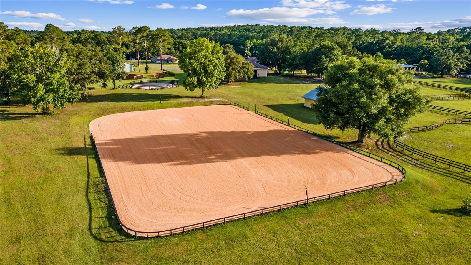 EQUESTRIAN OAKS - Farm