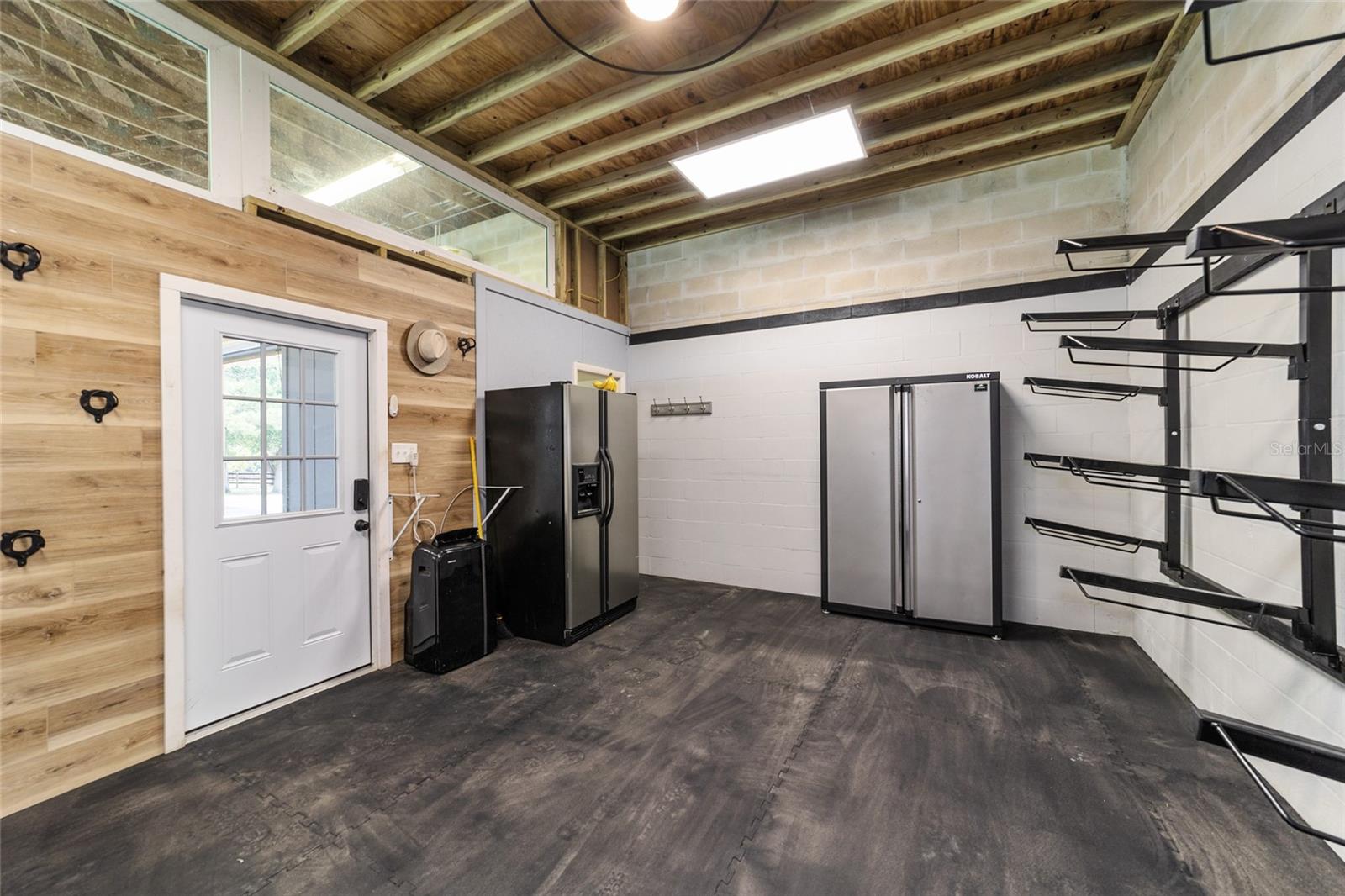 EQUESTRIAN OAKS - Farm