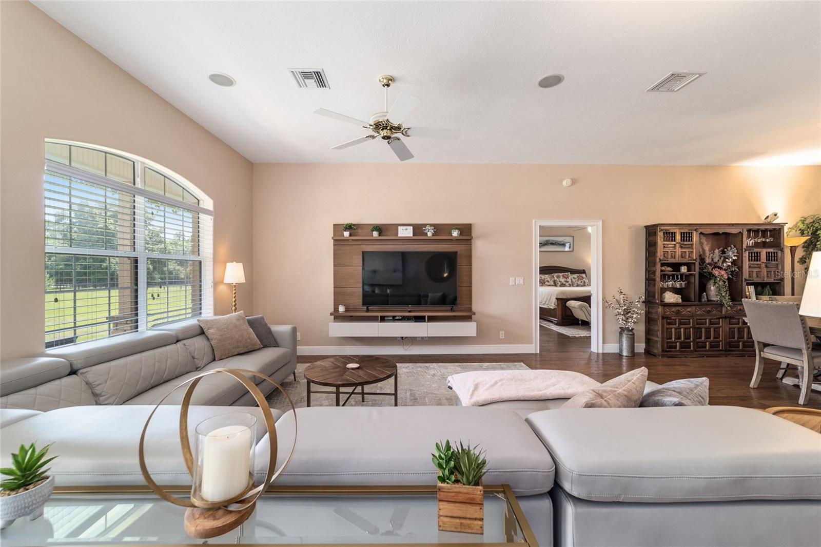 EQUESTRIAN OAKS - Farm