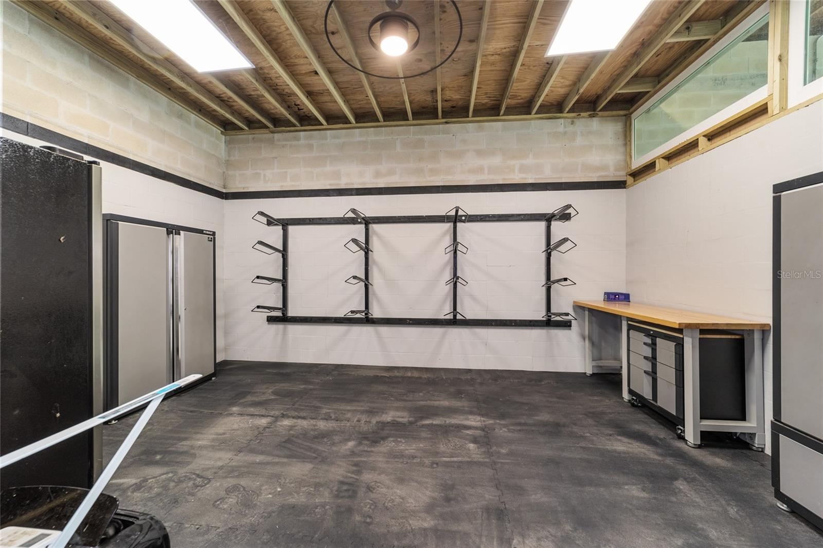 EQUESTRIAN OAKS - Farm