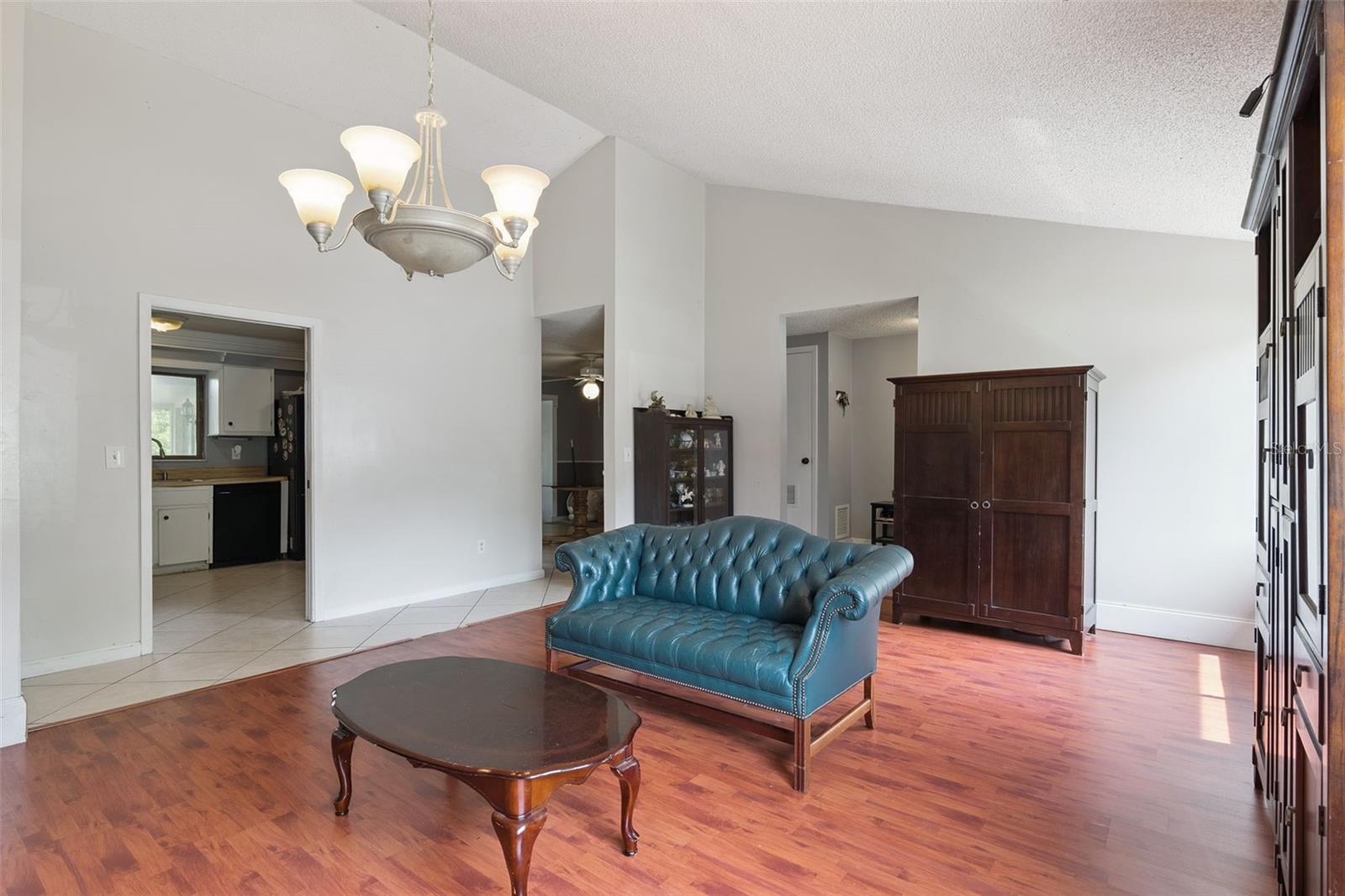 971 WAVERLY DRIVE