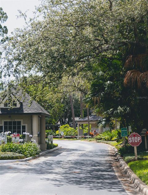 A home in LAKE MARY