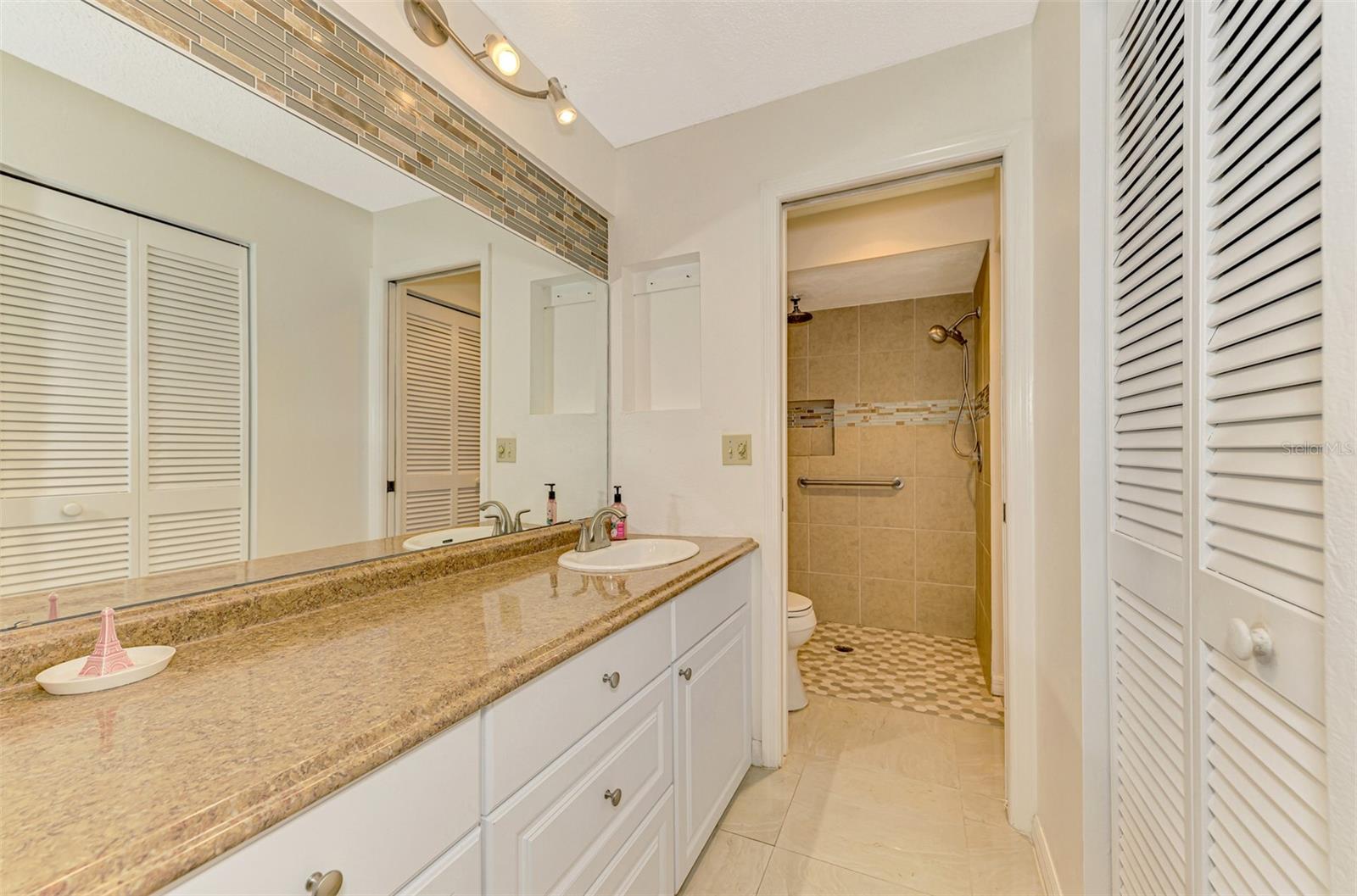 OAK FOREST VILLAS - Residential
