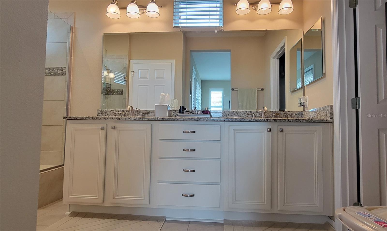 CASCADES OF GROVELAND - Residential