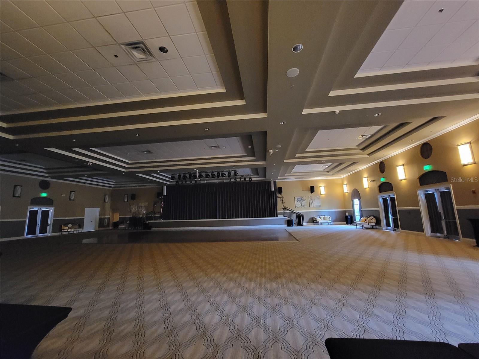 CASCADES OF GROVELAND - Residential