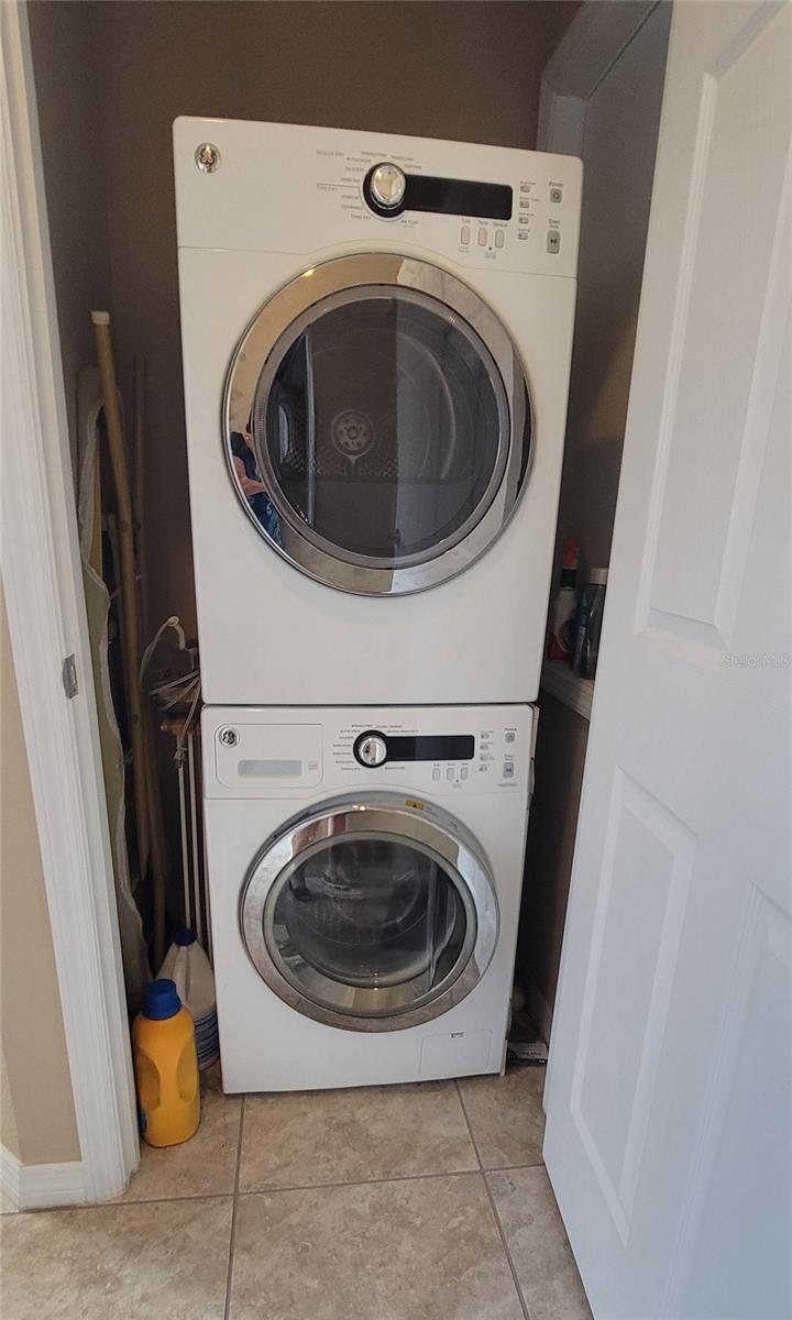 CASCADES OF GROVELAND - Residential