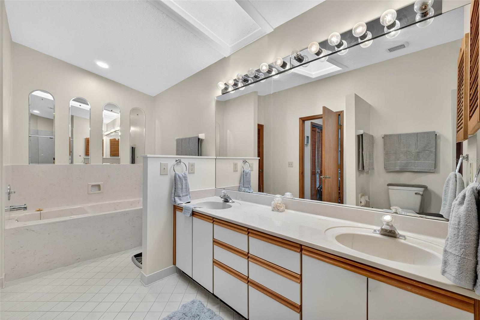 COUNTRY CLUB VILLAGE PH 02 - Residential