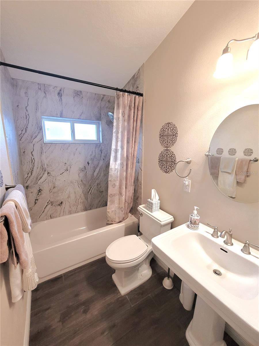 IVY LAKE ESTATES - Residential