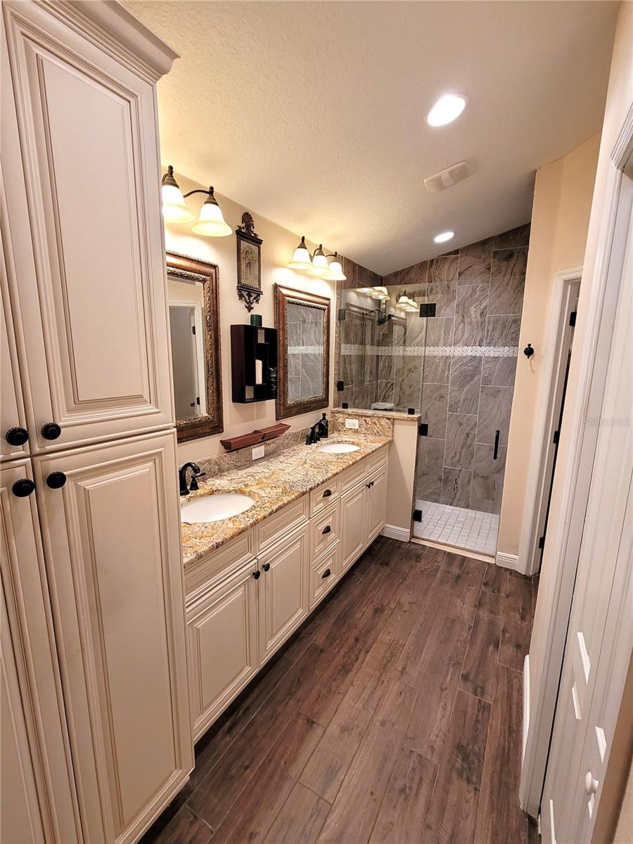 IVY LAKE ESTATES - Residential