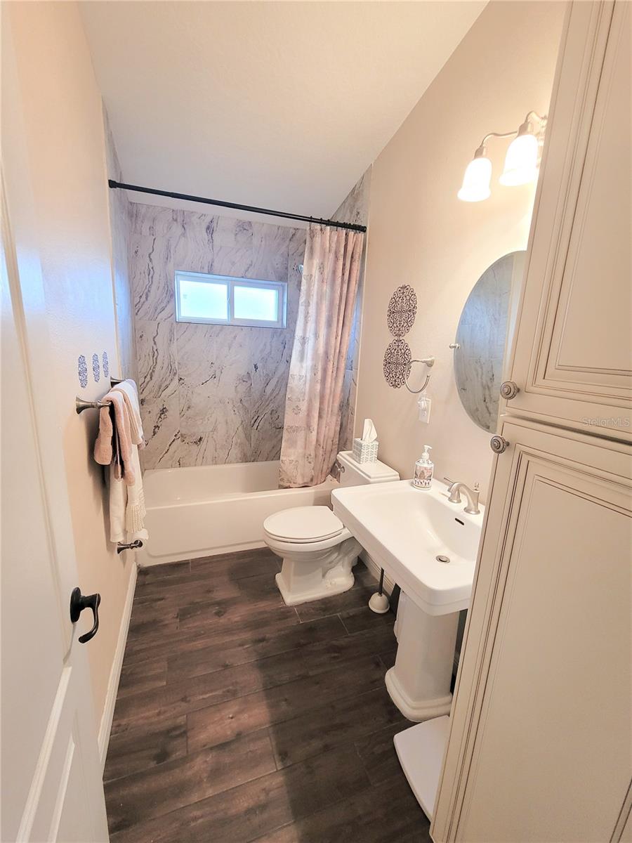 IVY LAKE ESTATES - Residential