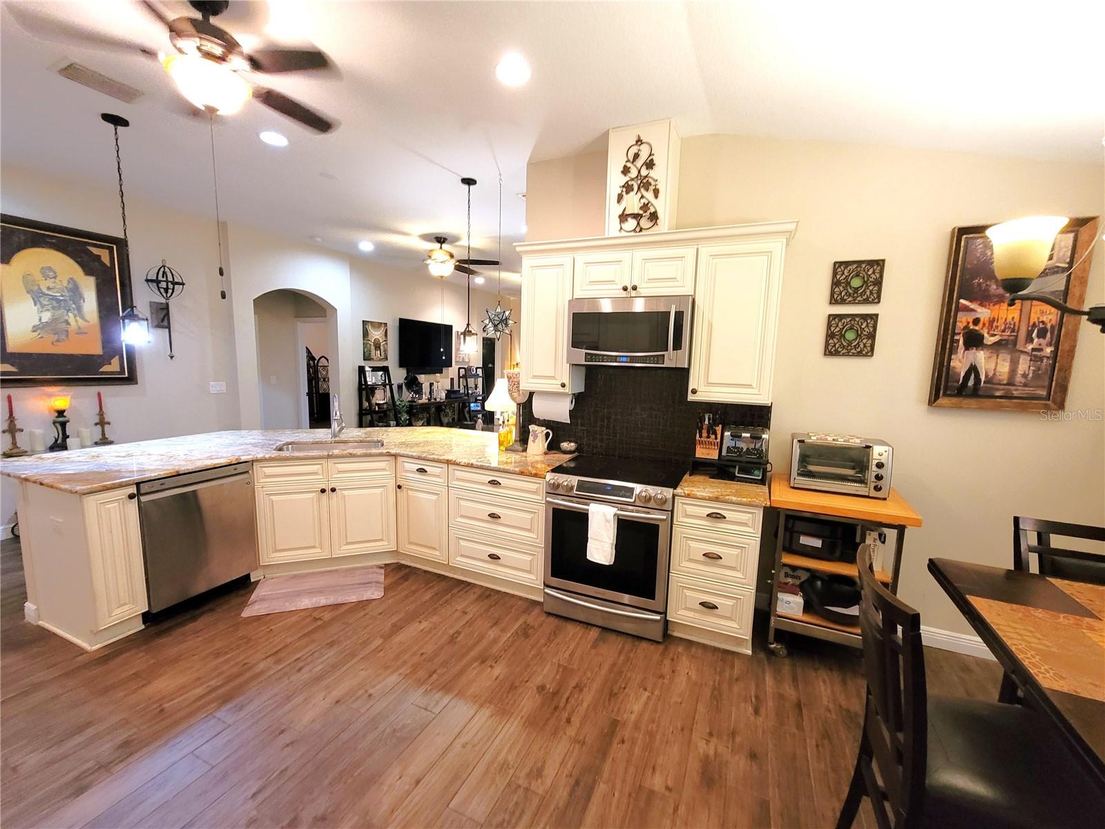 IVY LAKE ESTATES - Residential