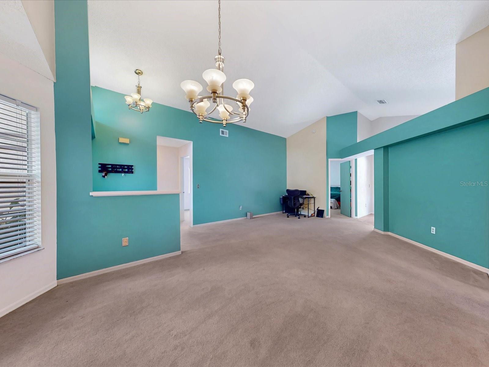 2504 KINGSTON COURT