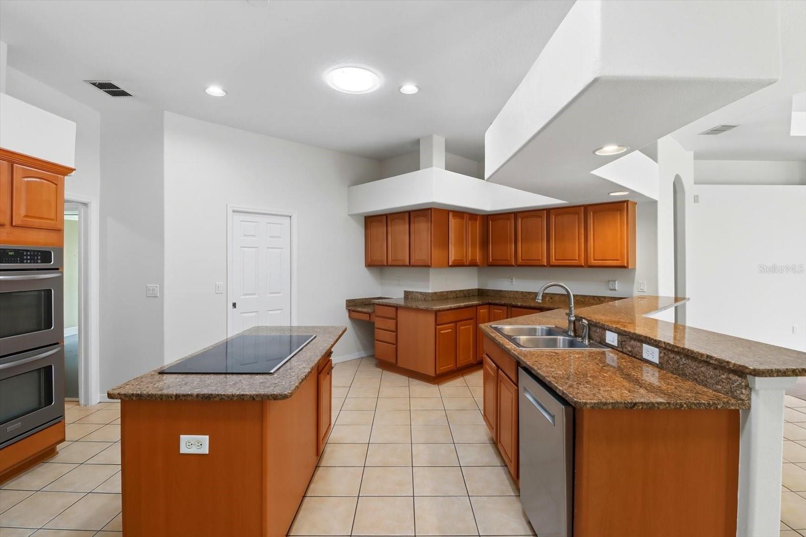 ROYAL HIGHLANDS - Residential