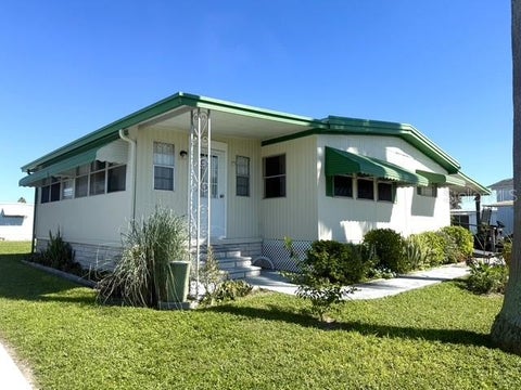 Photo of 113 W Saint Lucia Loop, Apollo Beach, FL 33572 (MLS # TB8561160)