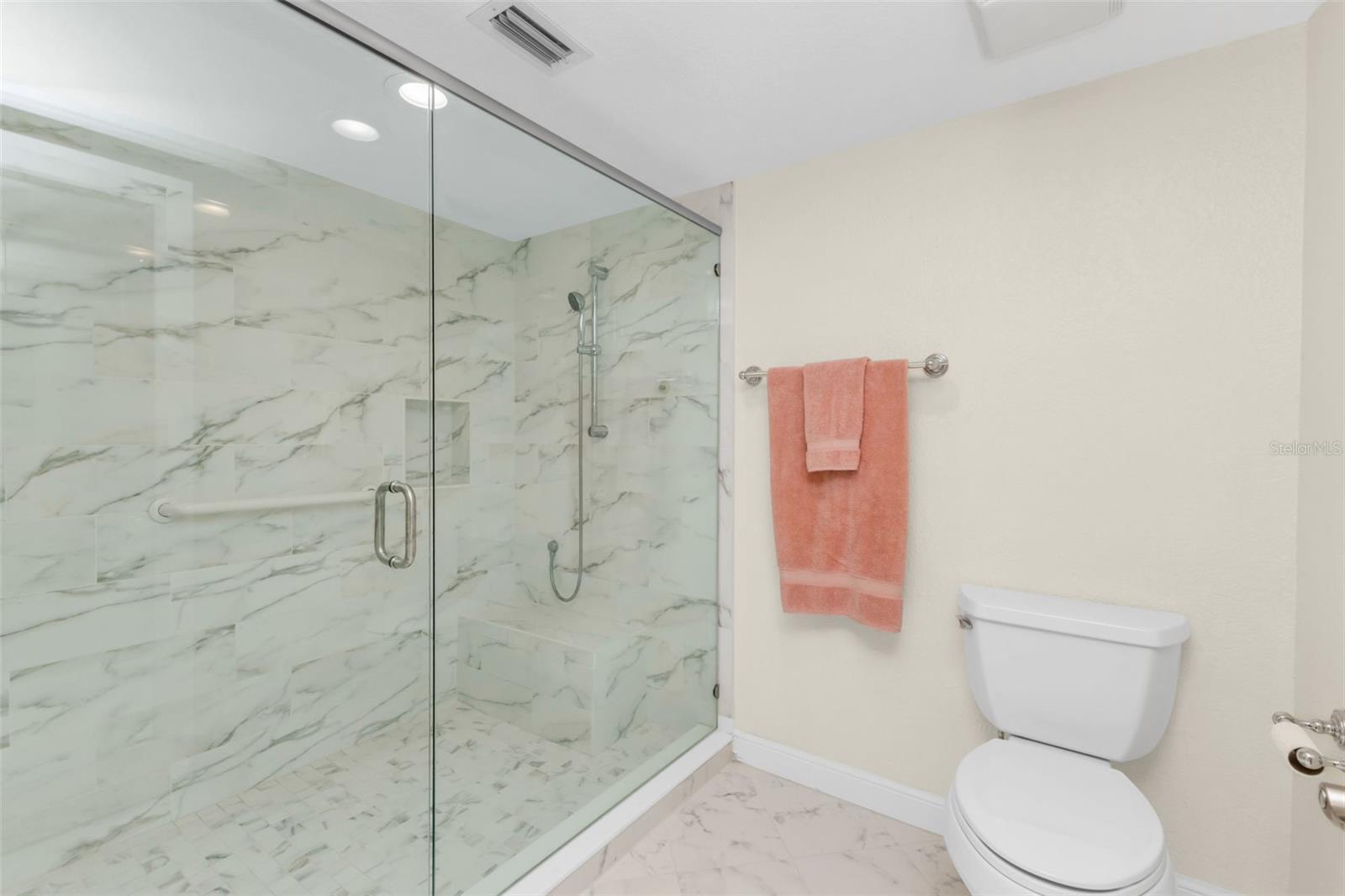 LAVISTA CONDO - Residential