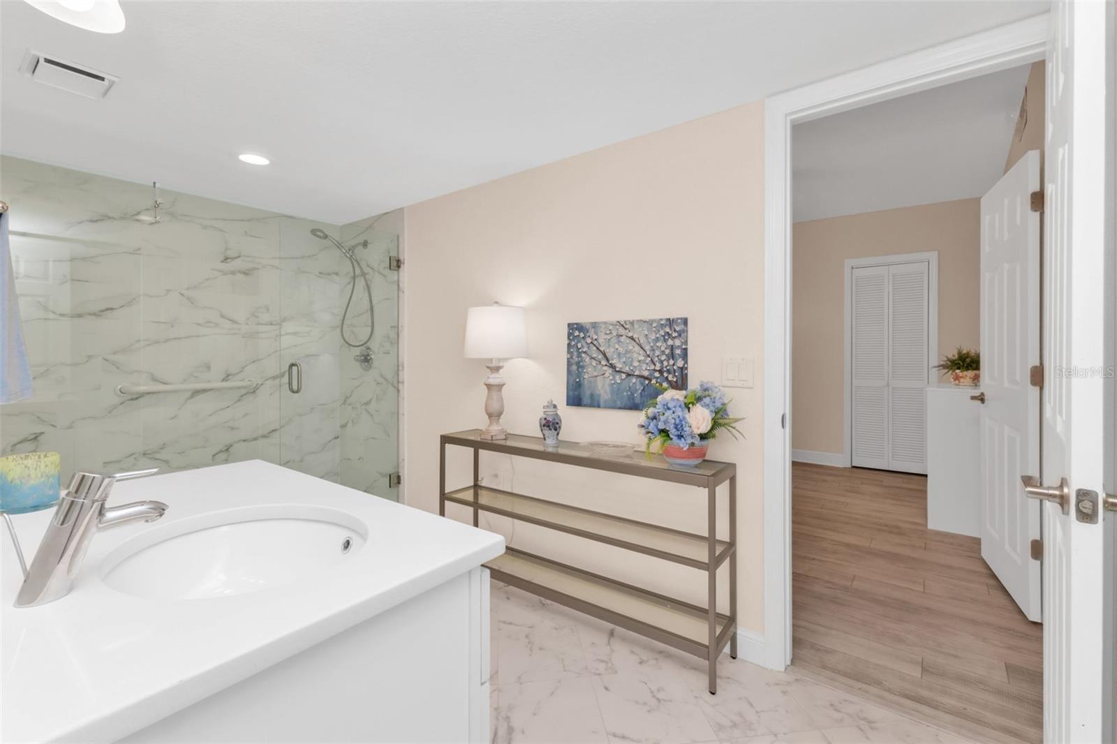 LAVISTA CONDO - Residential