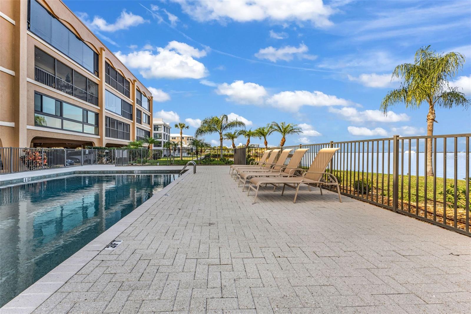 LAVISTA CONDO - Residential