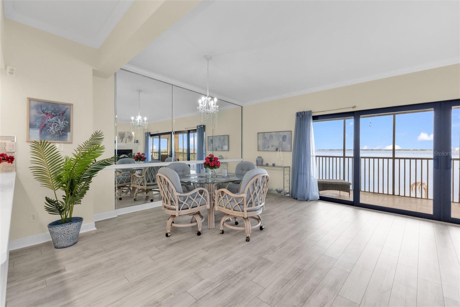 LAVISTA CONDO - Residential