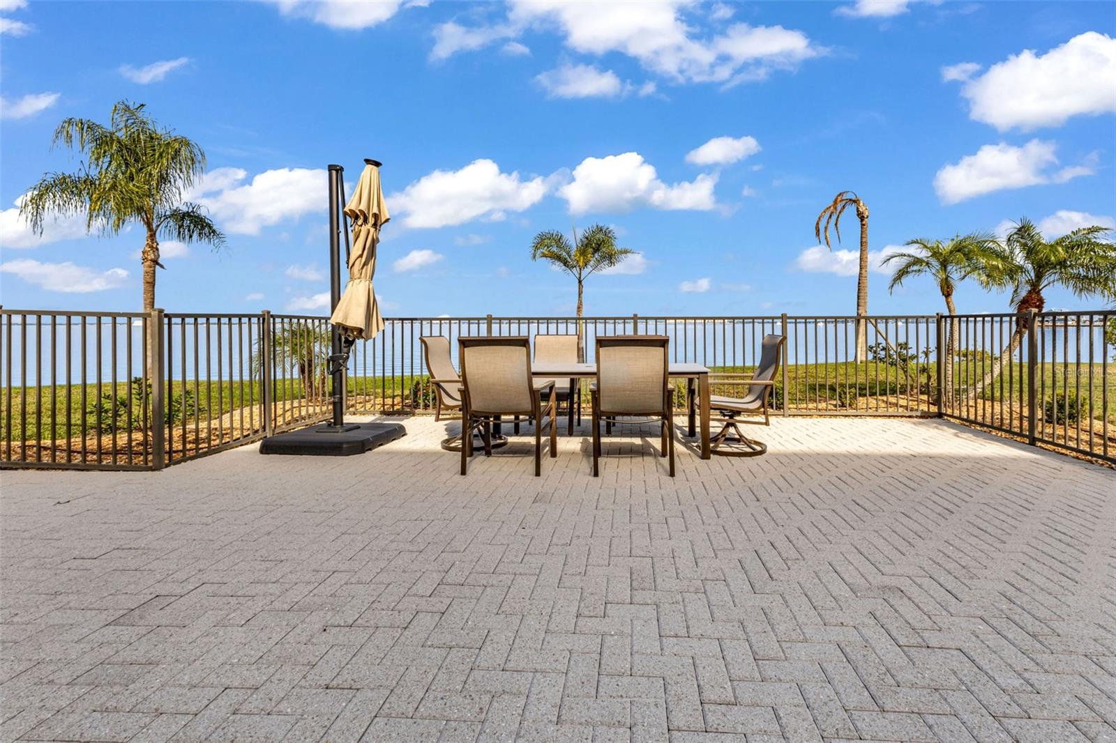 LAVISTA CONDO - Residential