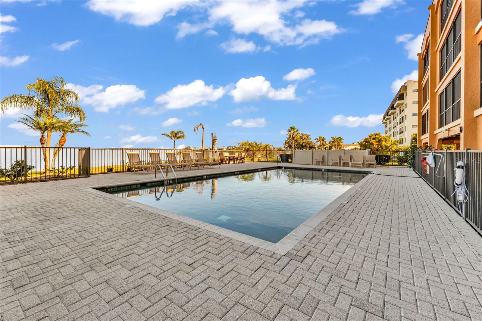 LAVISTA CONDO - Residential