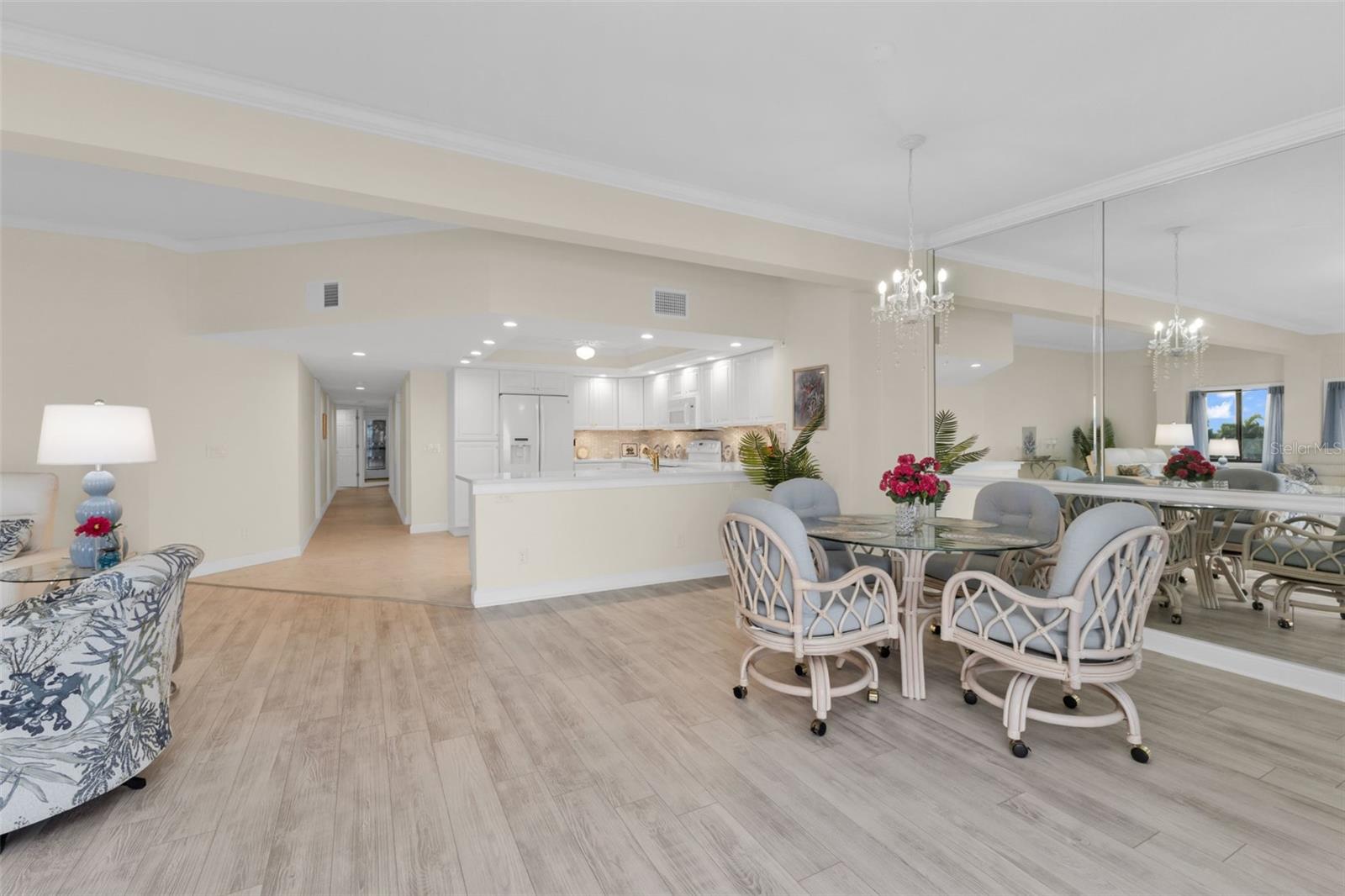 LAVISTA CONDO - Residential