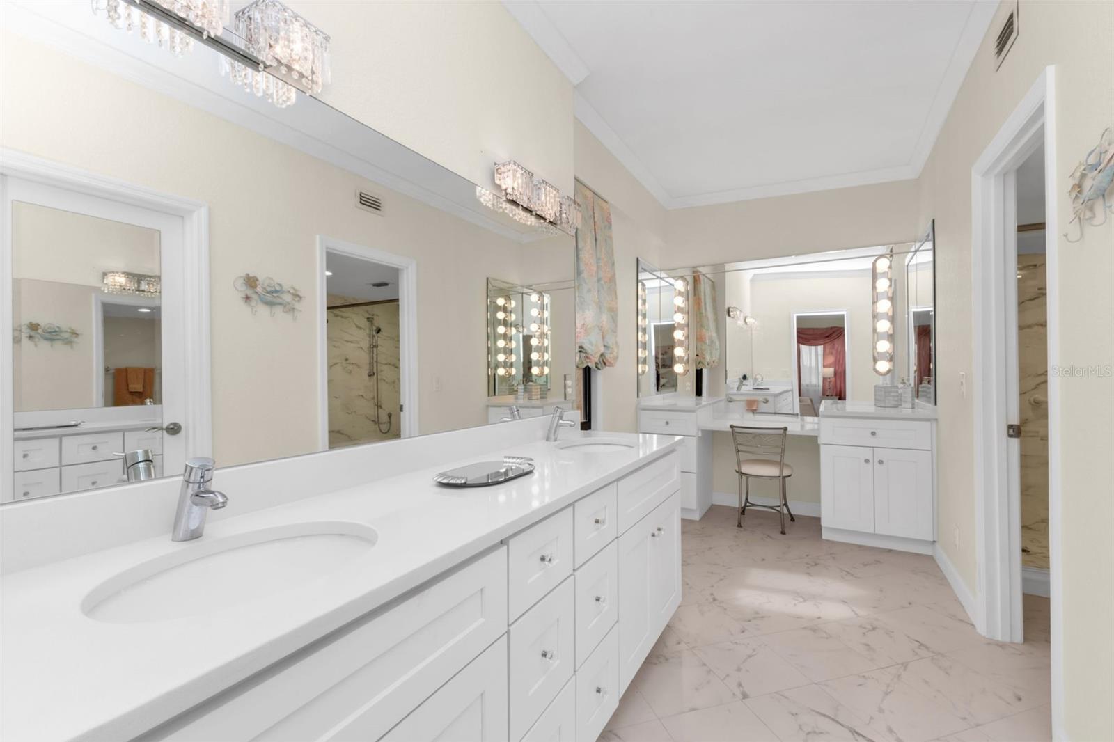 LAVISTA CONDO - Residential