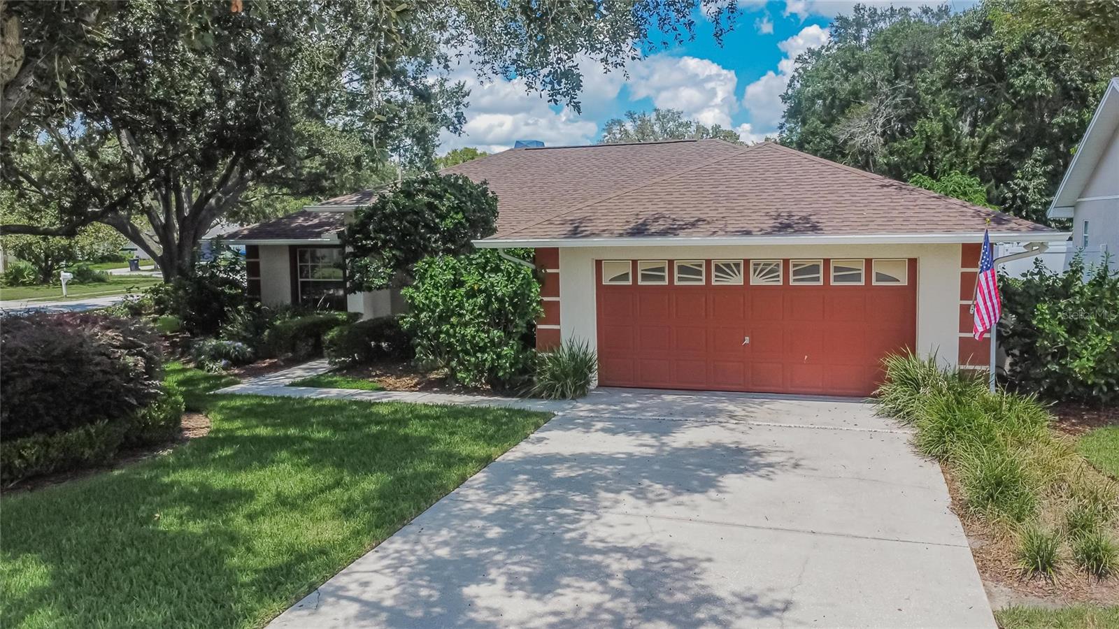 907 CLEARCREEK DRIVE