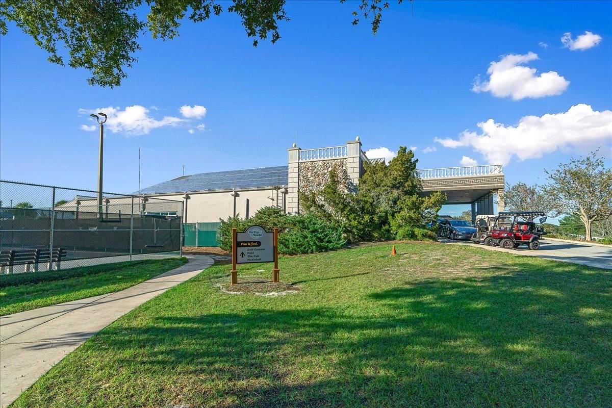 CIRCLE SQUARE WOODS - Residential Lease