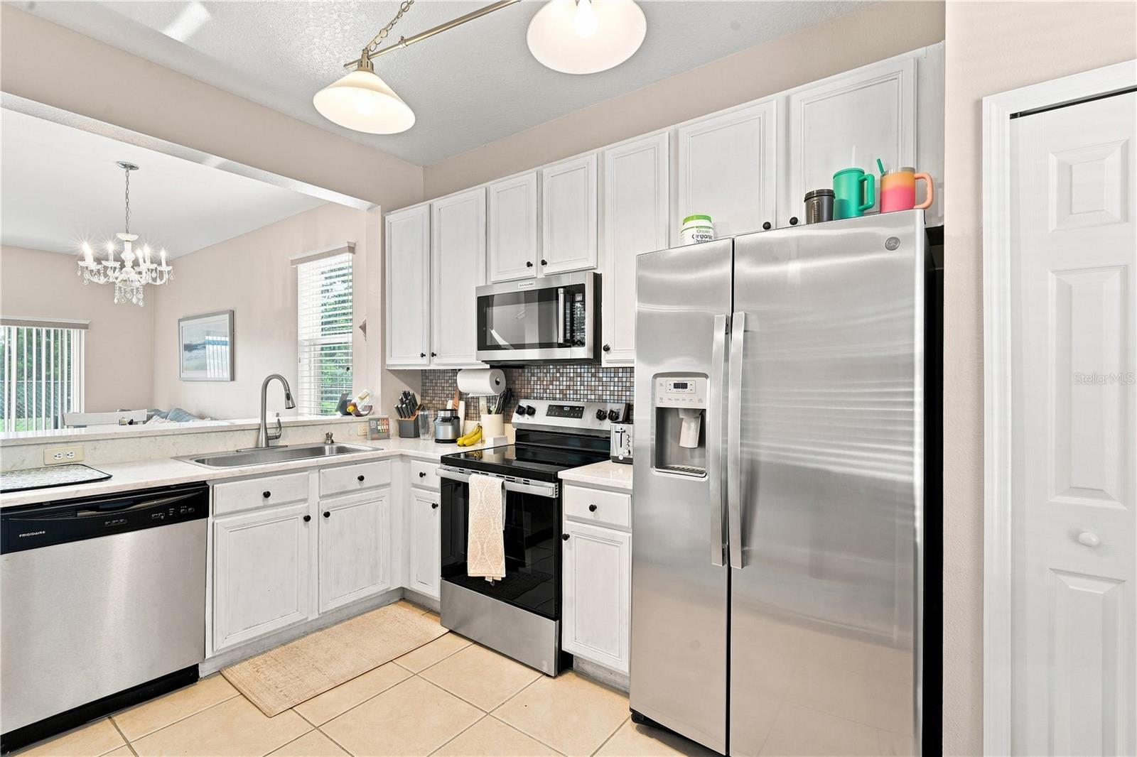 1610 RETREAT VIEW CIRCLE