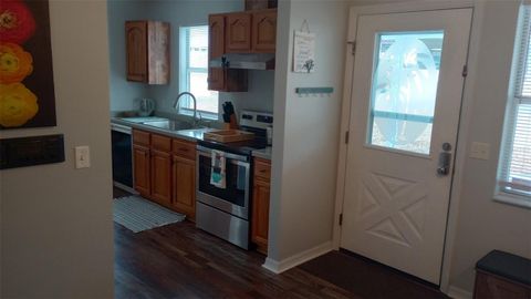 Tiny photo for 1403 Lindsey Lane, Lady Lake, FL 32159 (MLS # O6387246)