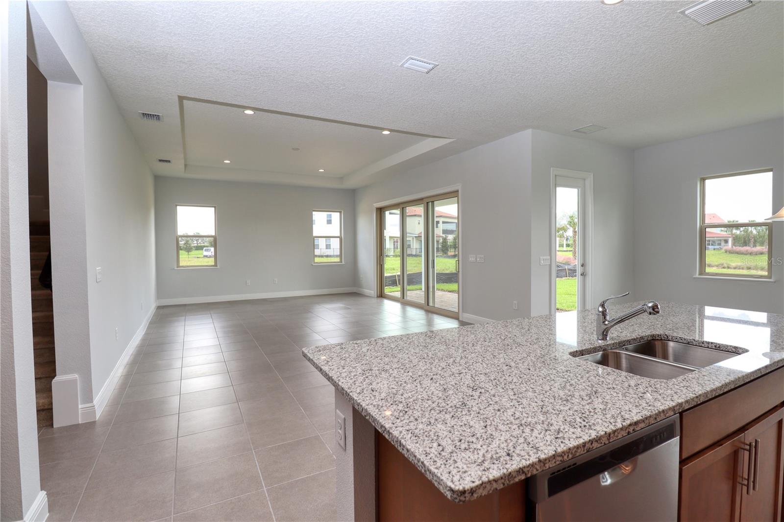 LAKESHORE PRESERVE PH 5 - Residential Lease