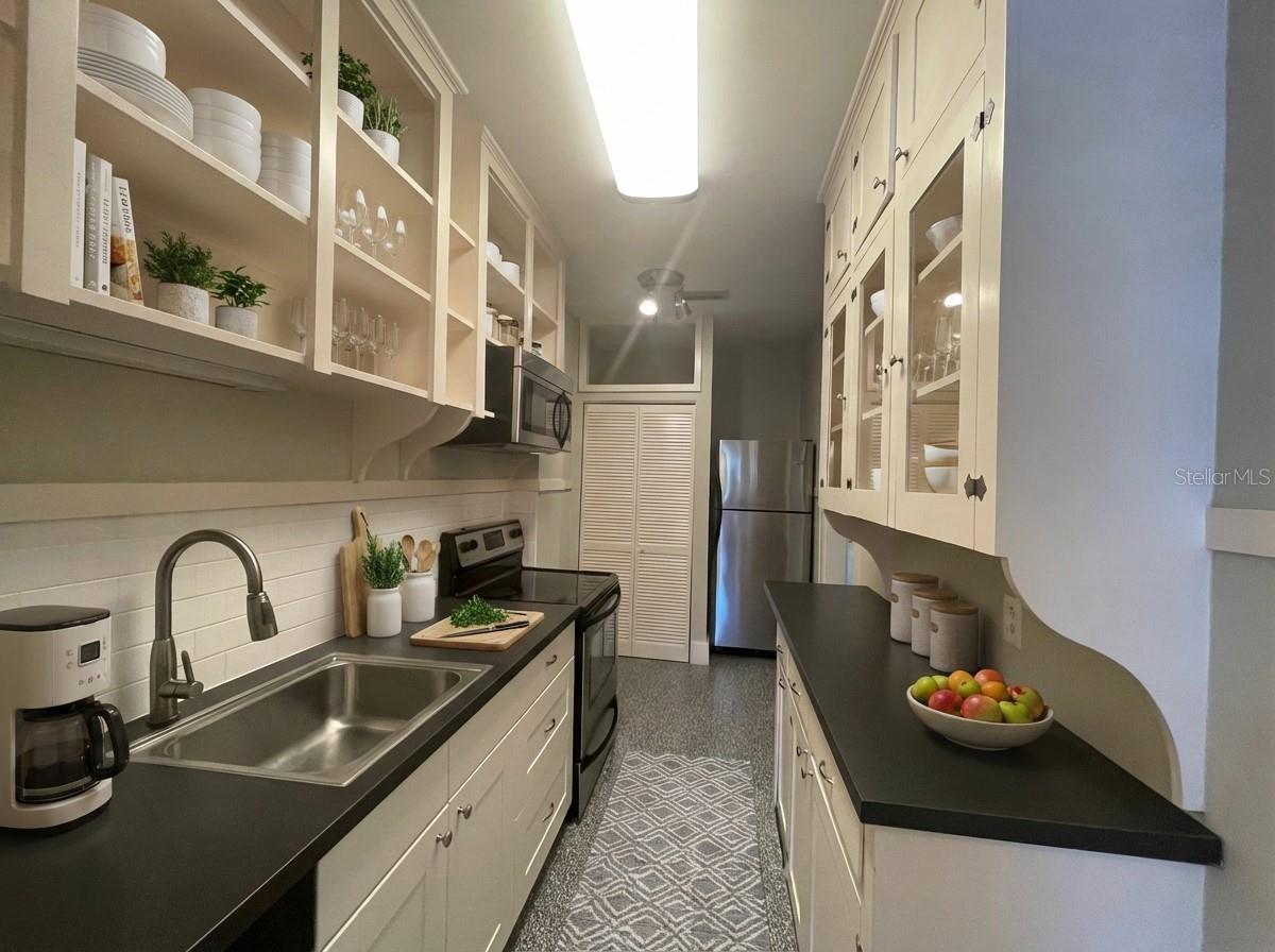 HYDE PARK WEST - Residential Lease